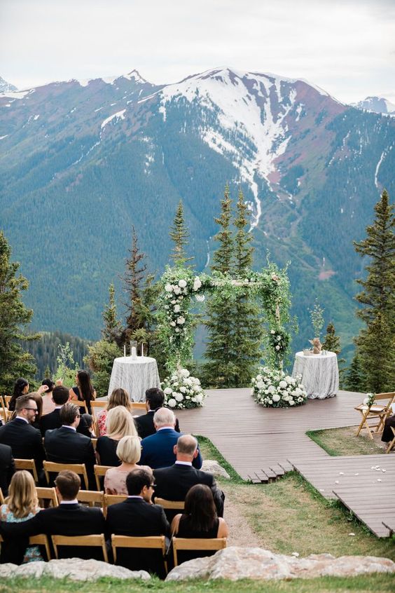 Check put this gorgeous destination wedding in aspen. This romantic trip to the mountains at this stunning venue that will take your breath away. If you are looking for a gorgeous destination wedding location, consider having your wedding in Aspen.
