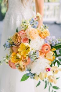 15 Beautiful Spring Wedding Bouquets For Spring Couples