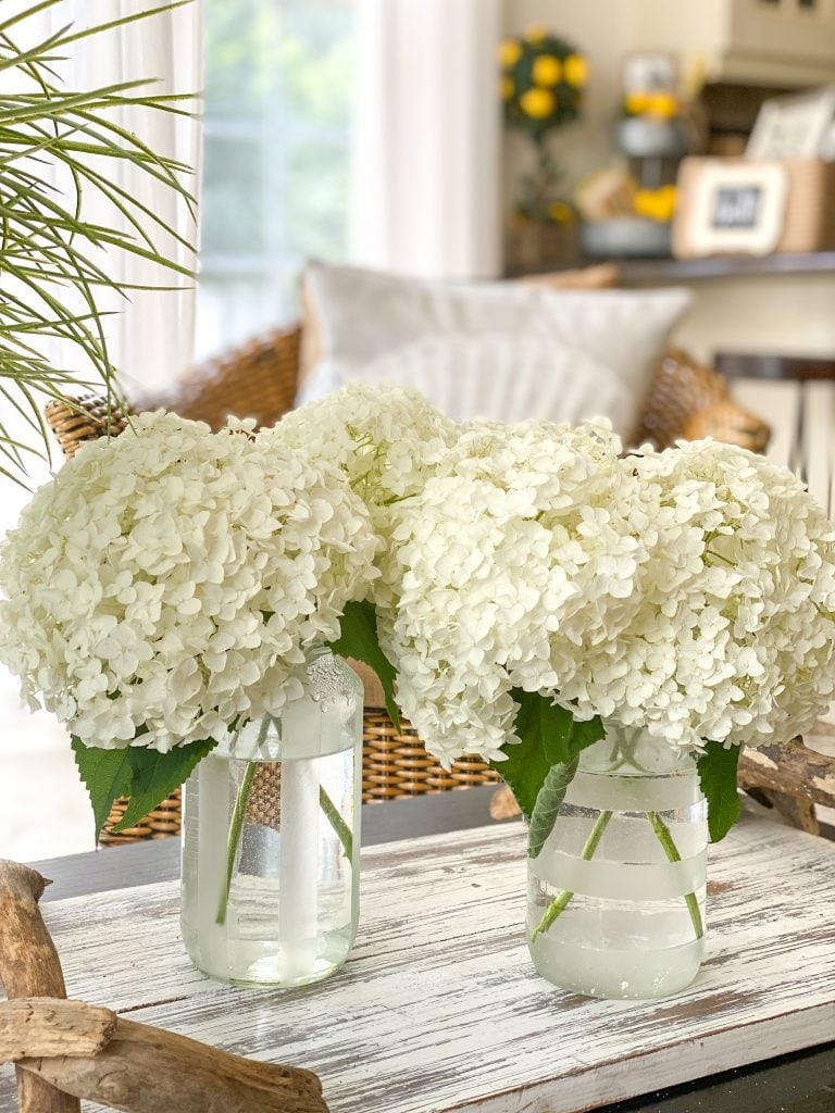 Looking for simple Homemade wedding decor, check out this elegant DIY Tutorial: Upcycle Food Jars Into Beautiful Vases! 