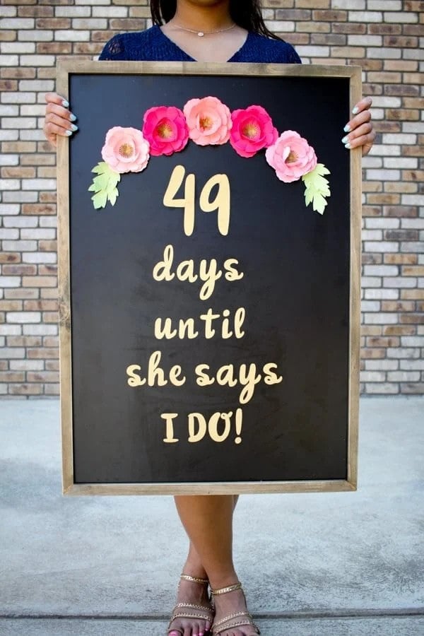Simple DIY Wedding Day Countdown Chalkboard Sign you can for your DIY wedding project. Make your wedding signs from home.