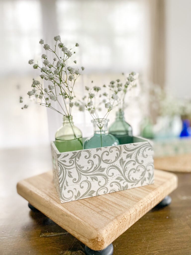 Dollar Tree Centrepiece for Rustic wedding! Simple DIY Homemade wedding decorations for budget brides. If you are a frugal bride looking for simple homemade wedding decorations you can DIY, you will be blown away by the ideas and inspiration below!