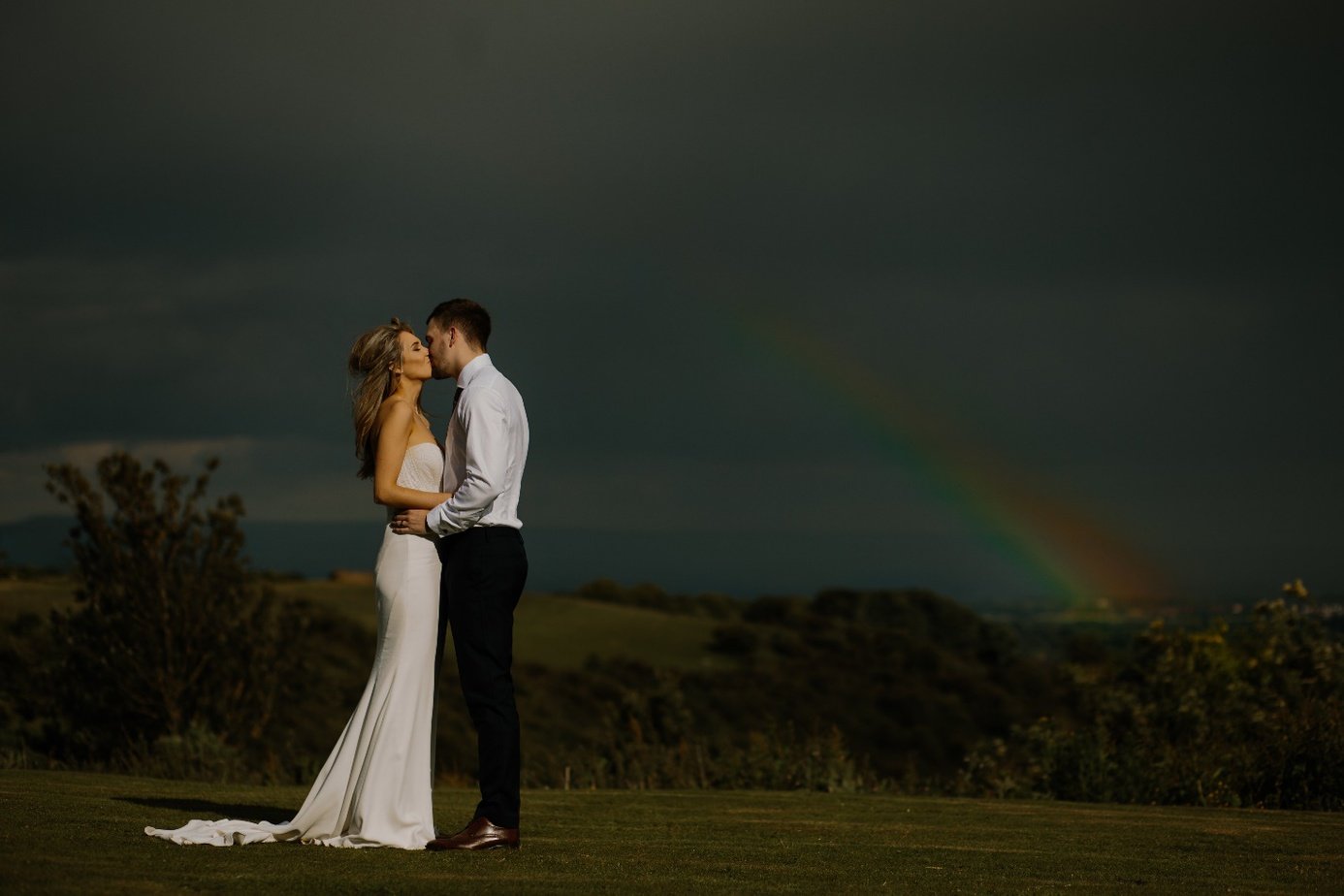 Save money on your wedding especial if you are a student? If you are a student in college or University, we have a few amazing tips on how to save money on your wedding. The perfect tips for planning a wedding on a budget. Planning a wedding on a budget doesn't have to look cheap. You can plan a luxurious wedding on a small budget #weddingplanning #weddingbudget #weddingreception #weddingideas #student #savingmoney Save money on your wedding especial if you are a student? If you are a student in college or University, we have a few amazing tips on how to save money on your wedding. The perfect tips for planning a wedding on a budget. Planning a wedding on a budget doesn't have to look cheap. You can plan a luxurious wedding on a small budget #weddingplanning #weddingbudget #weddingreception #weddingideas #student #savingmoney