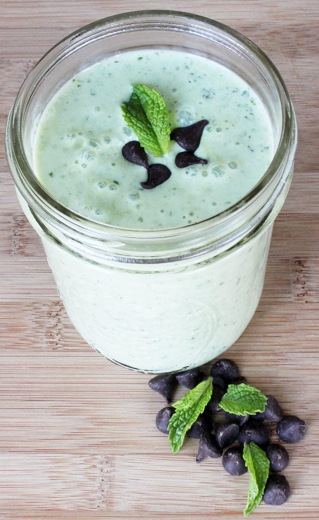 Healthy smoothie recipes for weight loss that you can have for breakfast this summer. If you are searching for the best healthy smoothie recipes for more energy? Then check our amazing list of healthy smoothies. Healthy Smoothie Recipes - Best Smoothies for Breakfast, Lunch, Dinner and Snack. #smoothierecipes #weightloss #healthysnacks