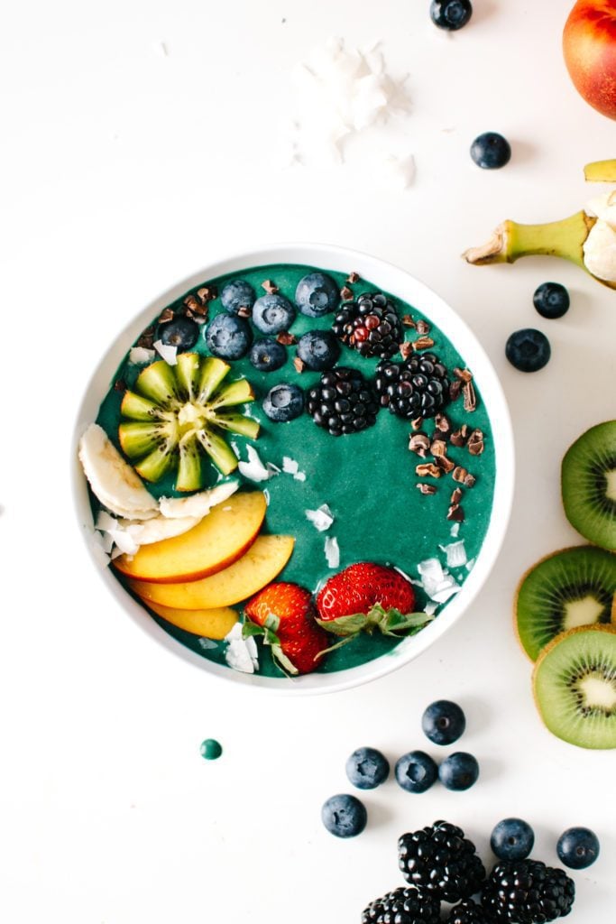 Healthy smoothie recipes for weight loss that you can have for breakfast this summer. If you are searching for the best healthy smoothie recipes for more energy? Then check our amazing list of healthy smoothies. Healthy Smoothie Recipes - Best Smoothies for Breakfast, Lunch, Dinner and Snack. #smoothierecipes #weightloss #healthysnacks