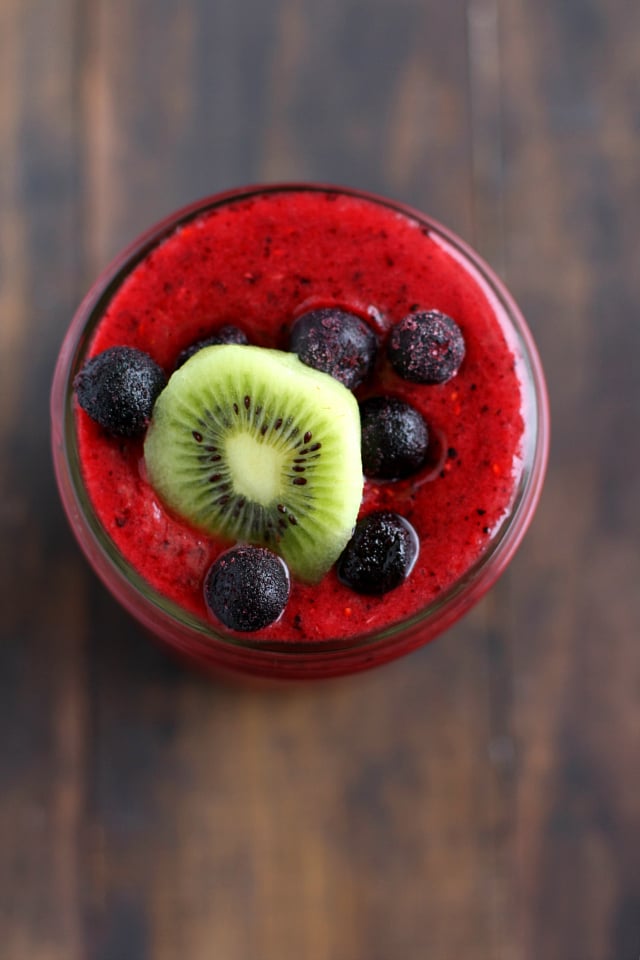 Healthy smoothie recipes for weight loss that you can have for breakfast this summer. If you are searching for the best healthy smoothie recipes for more energy? Then check our amazing list of healthy smoothies. Healthy Smoothie Recipes - Best Smoothies for Breakfast, Lunch, Dinner and Snack. #smoothierecipes #weightloss #healthysnacks
