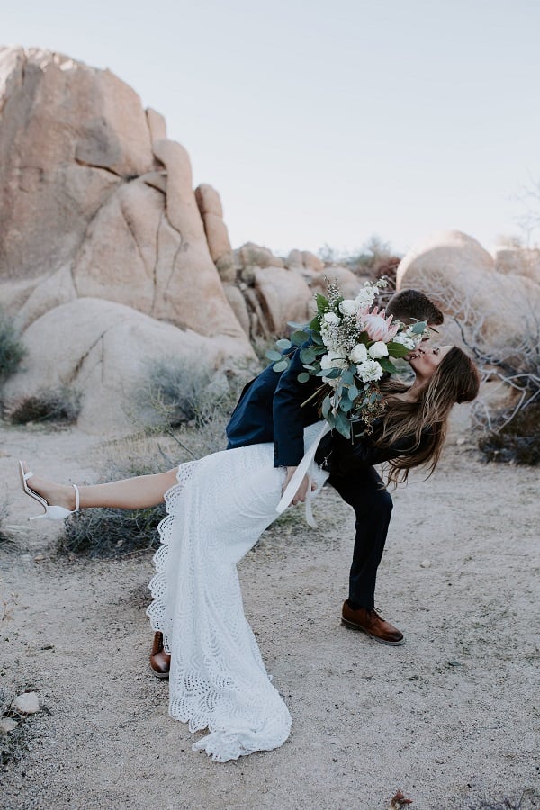 How in advance should you book your wedding vendors. Determine your wedding timeline. Your wedding timeline and wedding checklist to determine when to book your wedding vendors. The Ultimate Wedding Planning Checklist. Plan your wedding the easy way with the best wedding planning process #weddingchecklist #weddingvendors #planningawedding