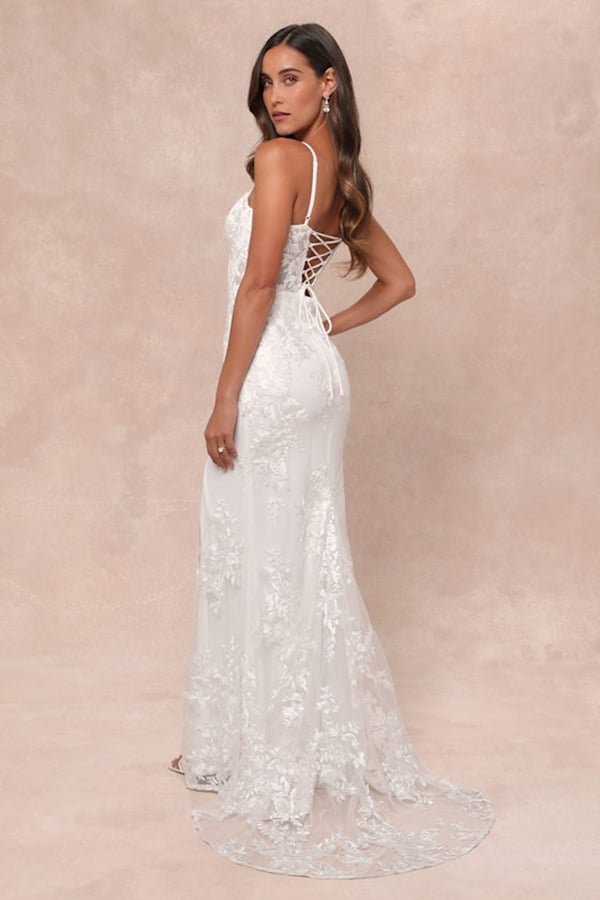 Find your dream wedding dress without breaking the bank! We have a curated list of affordable wedding dresses that offer stunning styles for every bride. From elegant lace to flowing chiffon, each piece is crafted with care to make your special day unforgettable. Embrace elegance and style at a price you'll love. Perfect for budget-savvy brides seeking quality and beauty. Click here now and say "I do" to the dress of your dreams!