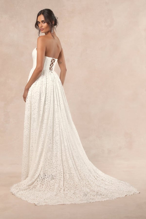Find your dream wedding dress without breaking the bank! We have a curated list of affordable wedding dresses that offer stunning styles for every bride. From elegant lace to flowing chiffon, each piece is crafted with care to make your special day unforgettable. Embrace elegance and style at a price you'll love. Perfect for budget-savvy brides seeking quality and beauty. Click here now and say "I do" to the dress of your dreams!