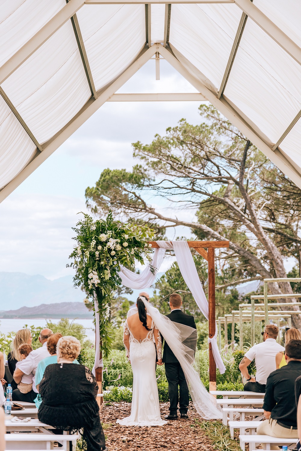 Tips for how to choose a wedding venue Tips for how to choose a wedding venue and questions to ask before booking a venue. Choosing a wedding venue is one of your most important wedding decisions. 