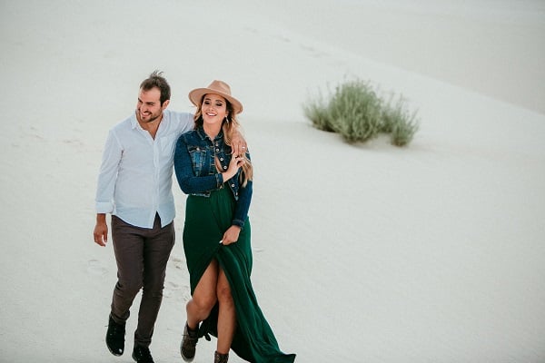 romantic moment with amazing travel blogger