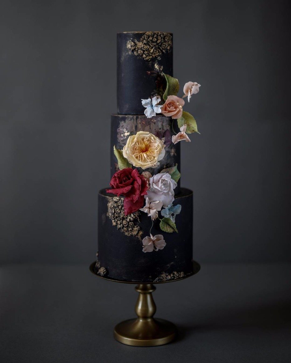 The choice of a wedding cake is an important moment in preparation for the celebration. It should not only be very tasty, but also memorable. If you want to surprise your guests, then a black wedding cake is a great idea.