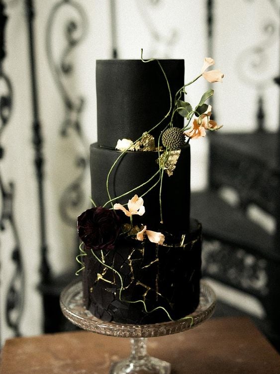 Gorgeous black wedding cake inspiration ideas for the modern bride.