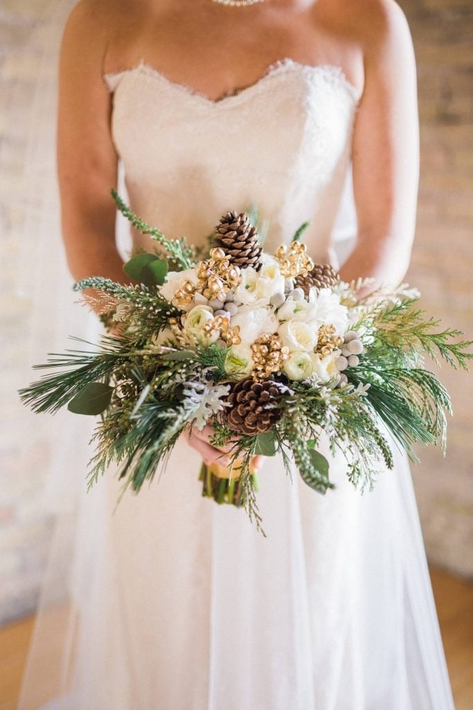Simple pine cone wedding bouquet. Complete your winder wonderland wedding style with this gorgeous wedding bouquet.