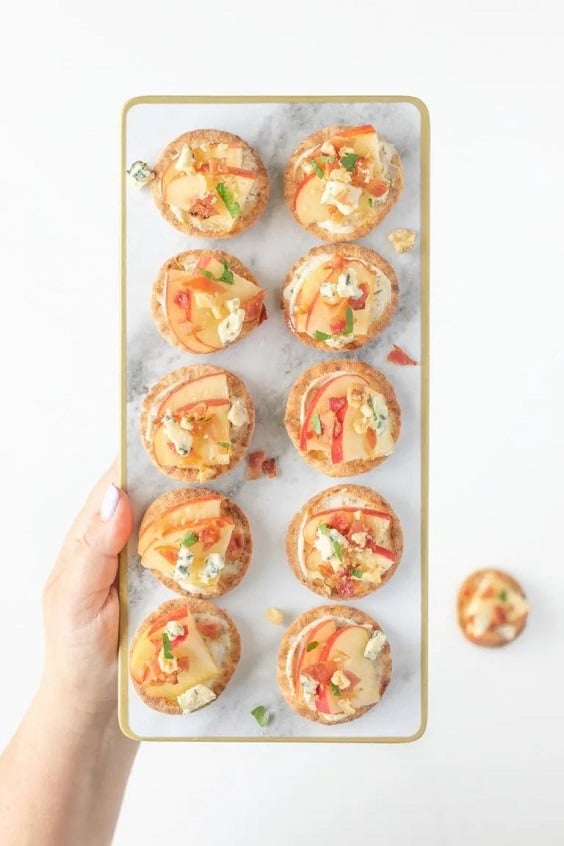 Envy Apple Mini Appetizer Bites deserves to be featured on your fall wedding. If you are looking for cheap fall wedding food ideas, look no further than this post. 