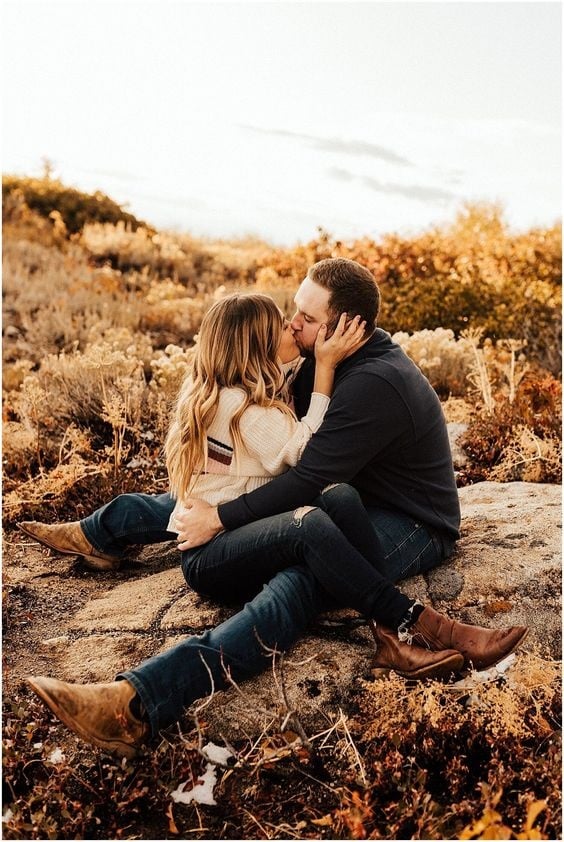 FALL MOUNTAIN ENGAGEMENT session! engagement inspiration, mountain engagement inspiration,boho engagement inspiration, wildflower engagements, and more!