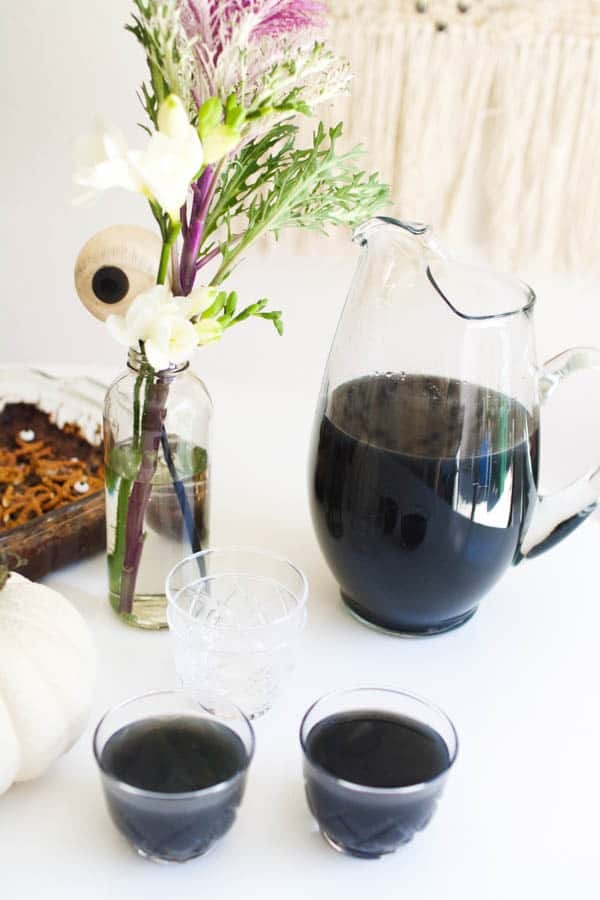 Halloween vodka punch for a wedding! If you are looking for tasty Halloween cocktail ideas to serve your wedding guests, enjoy these.