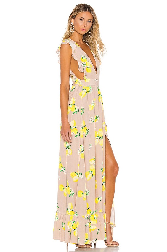 Gorgeous Majorelle Sweet pea dress for an engagement session this summer. If you are looking for long flowy dresses for engagement session shoot, check out this list today.