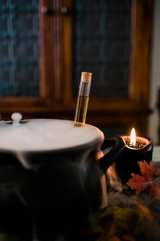 The best Halloween witches brew! This 'Witches Brew'- Halloween cocktail is so tasty. Your wedding guests will be spooked.