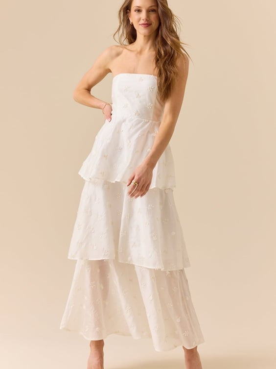 Are you looking for the perfect outfit for your engagement photos? Look no further than this stunning maxi dress! With its flowing silhouette and romantic details, this dress will make you feel like a princess. The dress features delicate lace accents and a flattering sweetheart neckline, perfect for a beach or outdoor setting. Pair it with your favourite sandals or heels for an effortless and elegant look. Whether posing for photos with your future spouse or enjoying a day in the sun, this maxi dress will make you feel beautiful and confident.