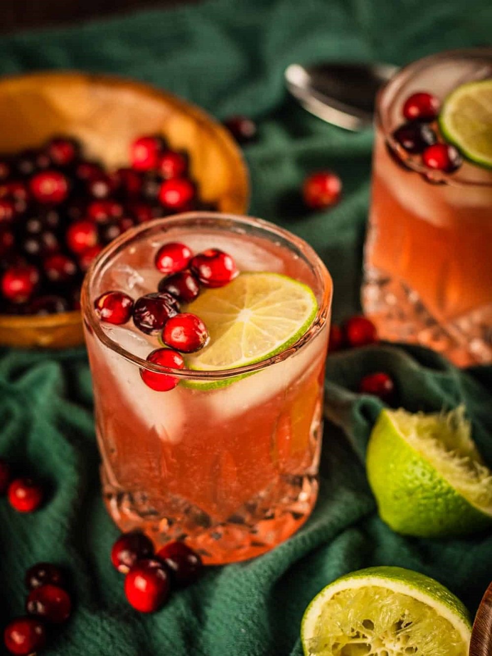 Looking for classic winter cocktails? This Cranberry Moscow Mule is for you. Its the perfect signature winter wedding cocktails for couples planning winter weddings.
