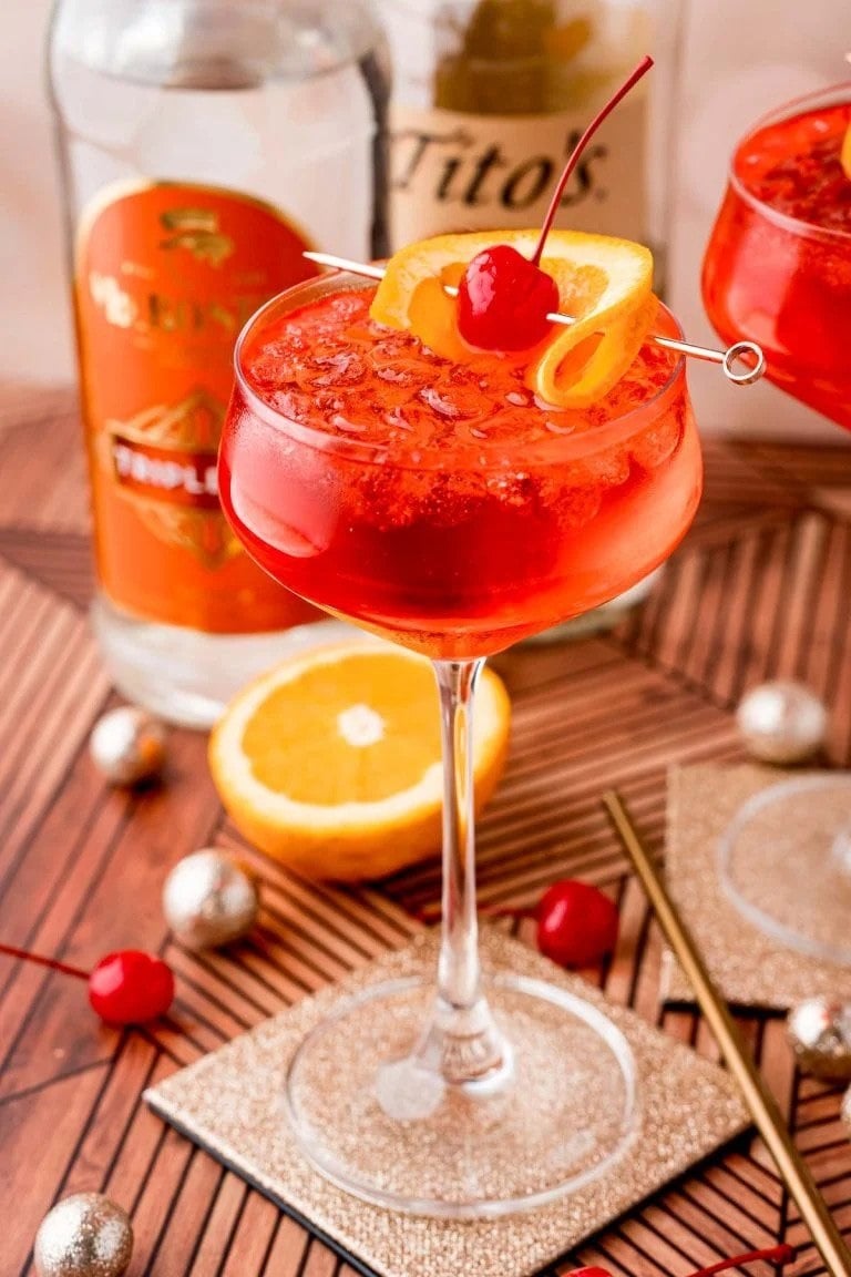 Check out this delicious bachelorette party cocktail drink - the Dirty Shirley Temple Drink! It’s a grown up version of everyone’s favorite bubbly mocktail!