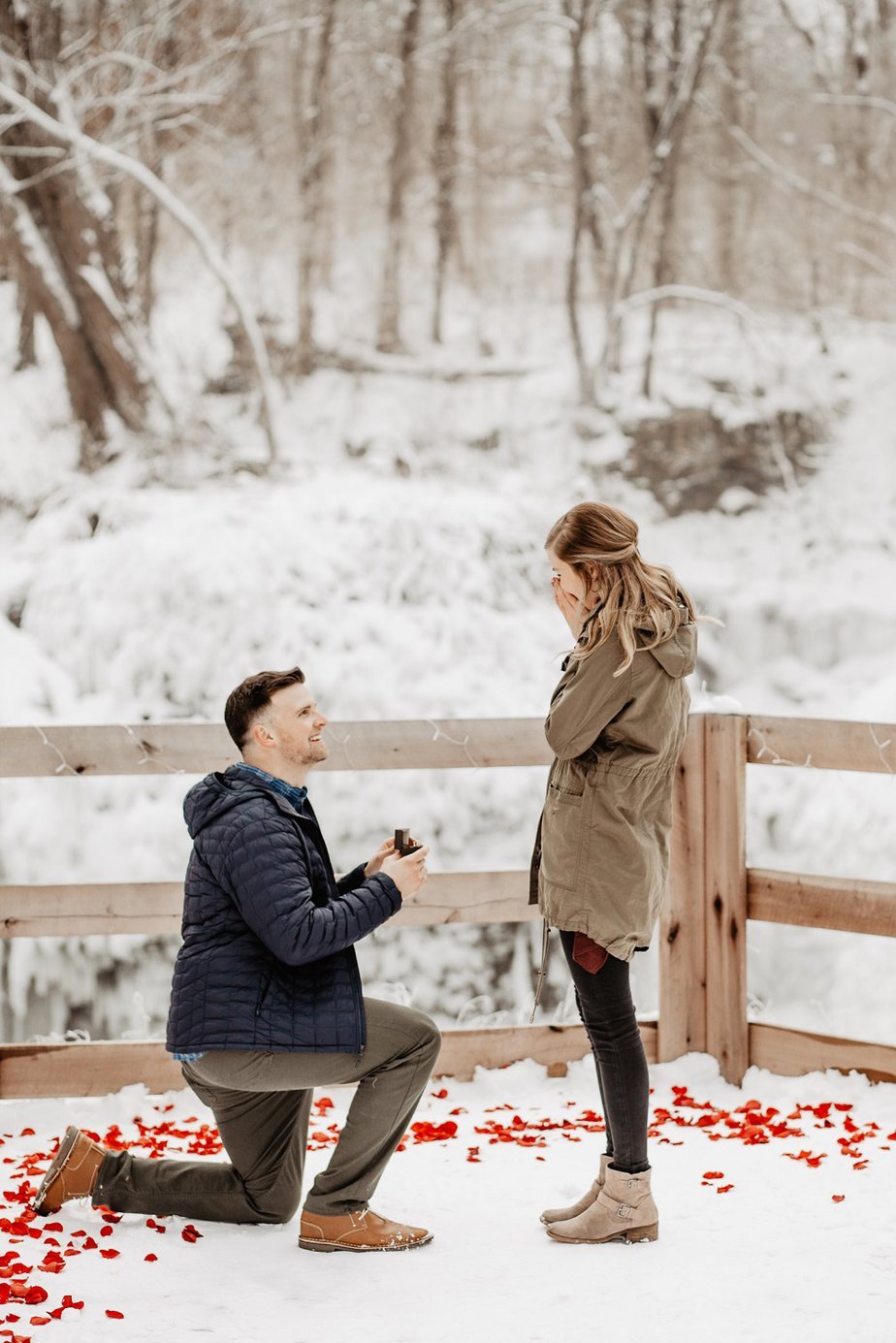 29 Unique winter Proposal Ideas For Unforgettable Pop The Question! Check out these Dreamy Winter Proposals That Will Have You Swooning This Season! It’s our favorite time of the year! As the holidays roll around, so do grand gestures.