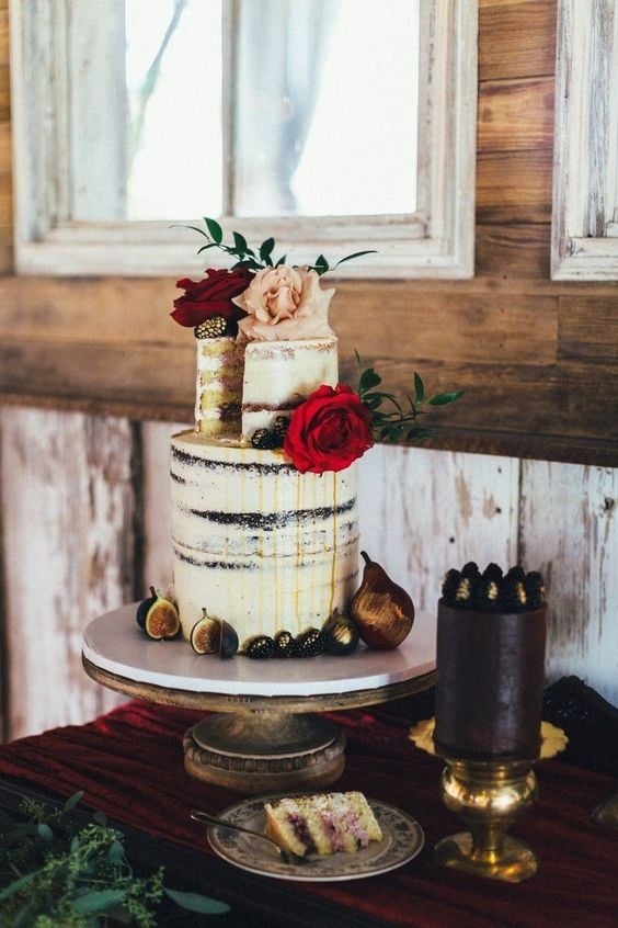 An elegant country Boho wedding cake for country lovers. If you are looking for country cake wedding ideas, click here. It's packed with Elegant bohemian country wedding cake ideas.