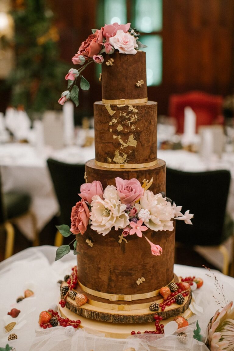 25 Delicious Rustic Wedding Cakes Perfect For Fall Weddings