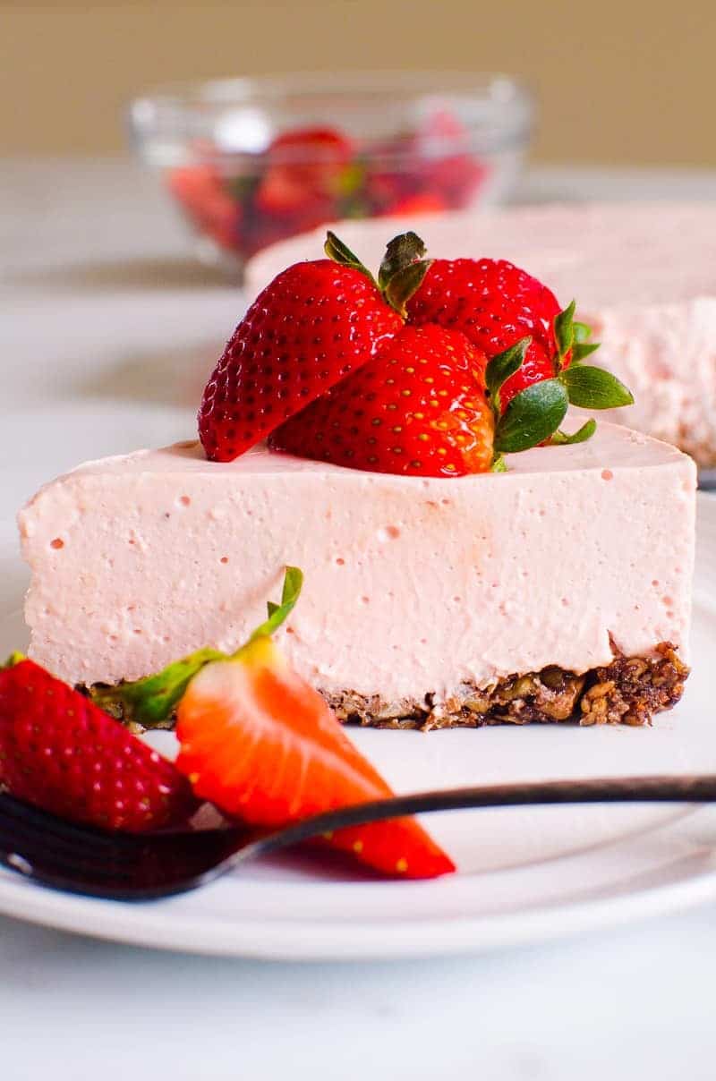 This Healthy No Bake Strawberry Cheesecake is fluffy, light and full of strawberry flavour. Easy to make with fresh or frozen strawberries and Nutella crust, it’s perfect for any celebration. This little cake makes a big impression thanks to it being a cheesecake!