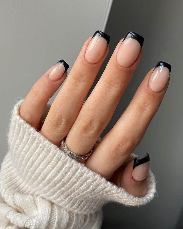Simple fall wedding nail art design! Gorgeous nail ideas for fall brides. Stunning nails for brides planning a fall wedding. Are you planning a fall wedding and looking for some nail art inspiration to match your theme, then look at this list.