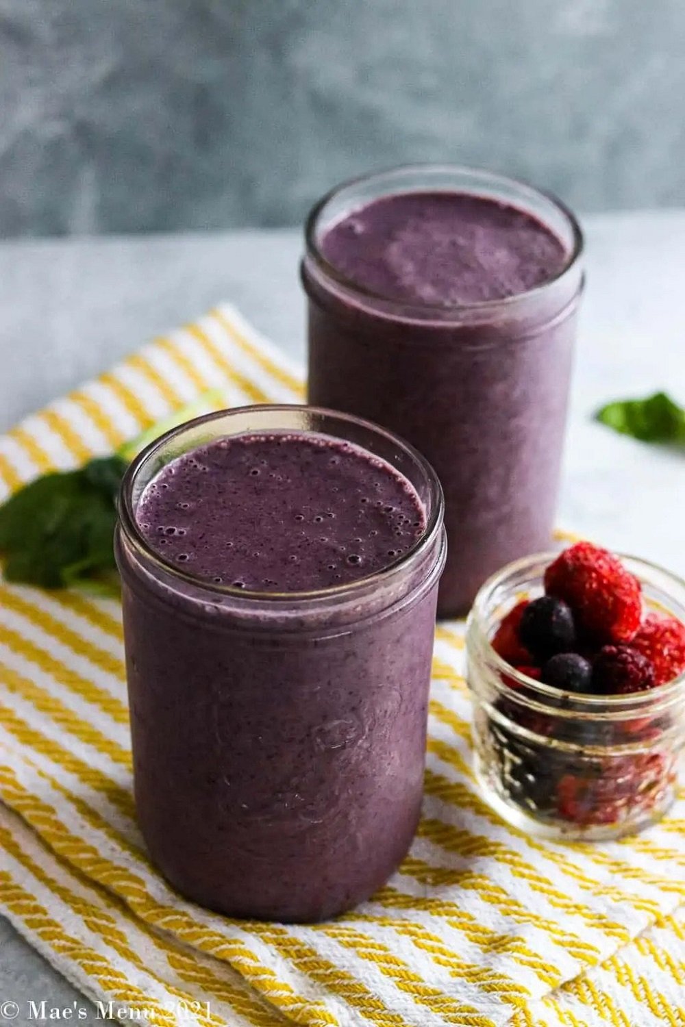 Delicious blueberry spinach smoothie perfect for a spa party. If you are looking for great spa party food ideas, consider serving yummy smoothies!