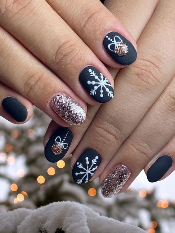 Are you looking for romantic bridal nails for your big day? The holiday season is soon approaching and these winter wedding nails are perfect for your big day! If you are looking for creative winter nail ideas, click here. We have plenty of simple winter wedding nails for bride looking for stunning holiday nail ideas. 