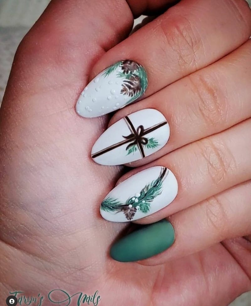 Cute Christmas wedding designs for Christmas weddings! This Christmas if you want some cool wedding nail designs you can do, then check out these cool Christmas nails for some ideas and inspiration. Whether you want something simple yet elegant or a nail design that is extra and screams glamour, we have something for you.