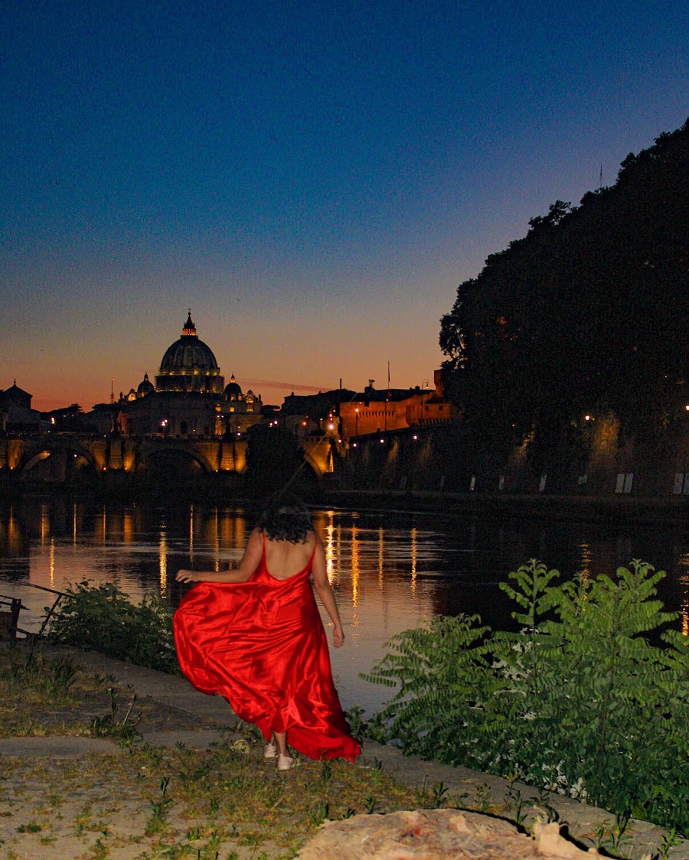 Honeymoon in Rome, Italy! This romantic city is a beautiful place for any couple on their honeymoon. Honeymoon in Rome - The Romantic Eternal City - If you are looking for the most adventurous and relaxing honeymoon destinations, go to Rome. 