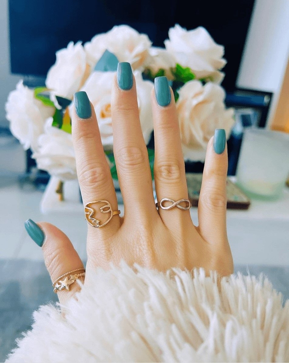 Check out these cute simple nail designs perfect for winter. Simple nail designs for winter. Be sure to check out these winter wedding ideas for your big day. They are perfect for couples planning a winter wedding. If you are not sure about winter colours to pick for your nails, be sure to click here. 