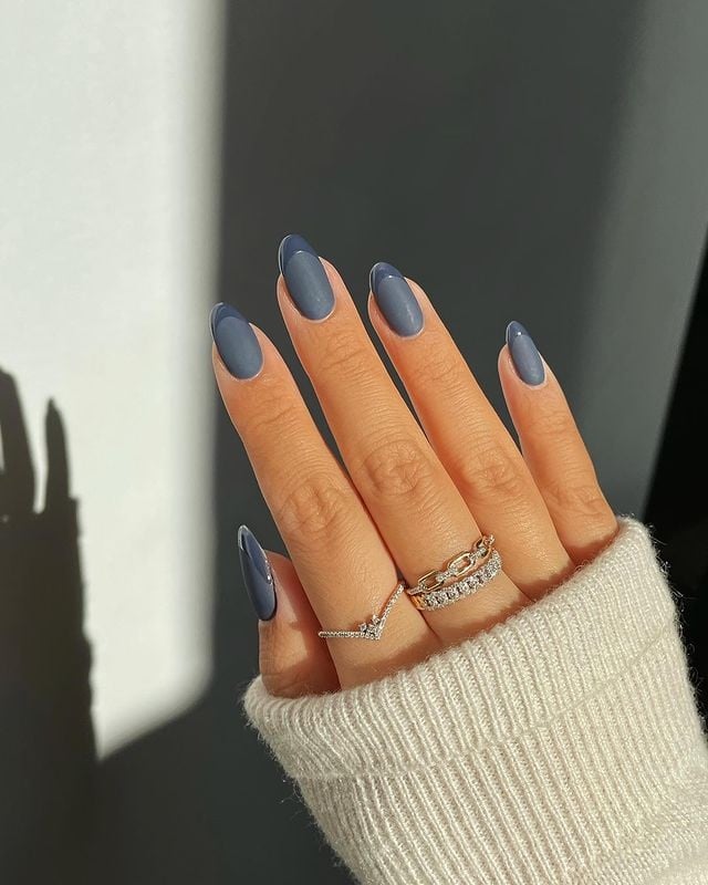 Elegant nails for those looking for cute nail designs for this winter. Check out this list of amazing winter nail ideas you can try from home.