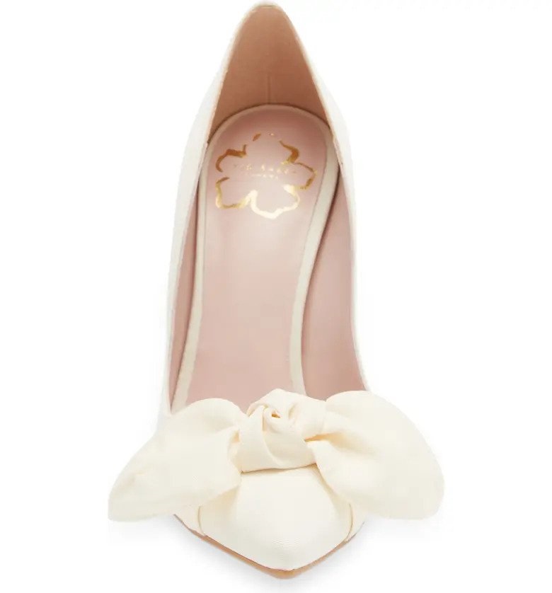 Cute wedding shoes for brides this summer! If you are looking for cute bridal shoes, look no further this. Amazing wedding shoes for brides-to-be. Cute bow shoes for weddings!