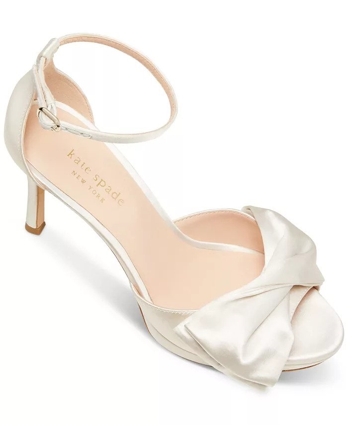 Elegant shoe with bow for a wedding! Cute wedding shoes for brides this summer! If you are looking for cute bridal shoes, look no further this. Amazing wedding shoes for brides-to-be. Cute bow shoes for weddings!