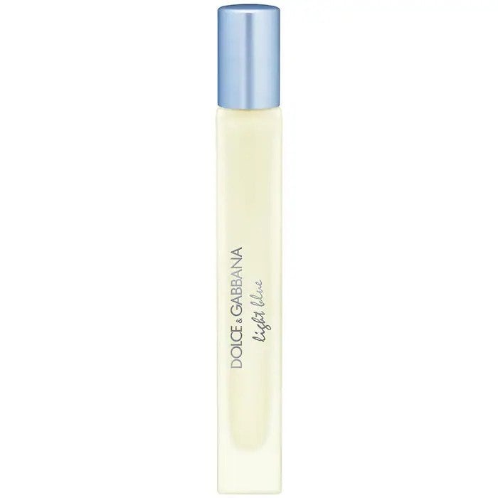 This is another excellent wedding fragrance choice for a bride. It blends Citrus, Apple, and Bamboo with fruity floral scents hints. If you are looking for a scent that will liven up your day and bring some love and positive vibes, this colourful Light Blue by Dolce and Gabbana is for you. 