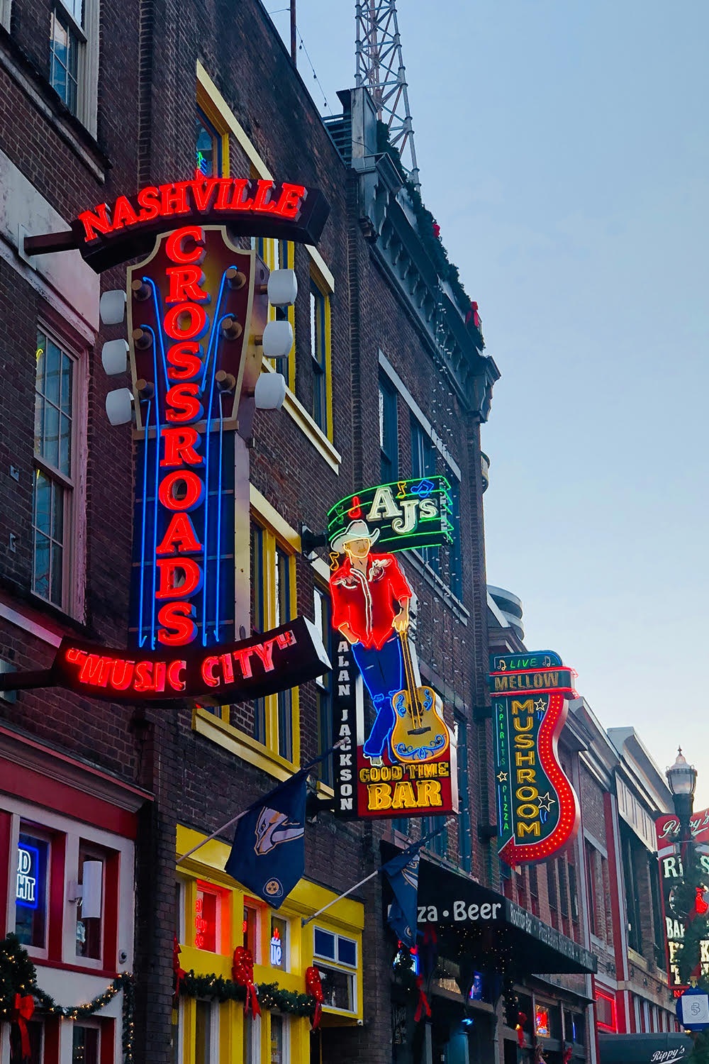 Nashville Bachelorette winter party! The best winter bachelorette party destinations. We have plenty of amazing winter bachelorette party ideas for girls that love winter. Whether you want to plan a bachelorette party in a winter location or you want to go somewhere warm, we have a amazing destination ideas for you today. Learn to embrace winter and enjoy your bachelorette party. We have plenty of amazing bachelorette party places you can go to!