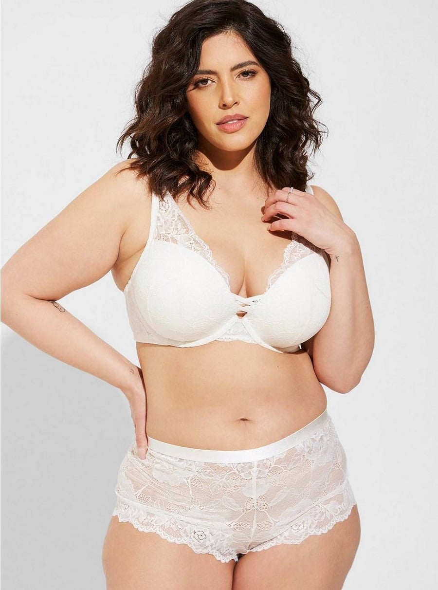 When it comes to your special day, the proper undergarments can make all the difference. Check out this collection of wedding bras for big boobs. You will find a range of styles to suit any bride's needs. From delicate lace to smooth satin, our bras provide comfort and support, ensuring you feel confident and beautiful as you walk down the aisle. Browse this selection for the perfect bra to complete your wedding day look.