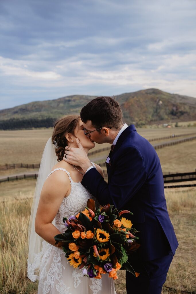 15 Gorgeous Fall Wedding Bouquets With Sunflowers