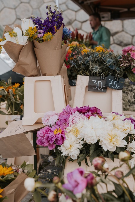 If you want a unique and authentic experience in Prague, visit the Saturday Farmers Market. Located in the city's heart, this bustling market offers a vibrant atmosphere and a wide variety of fresh, locally sourced produce, crafts and foods. Whether you're a foodie, a culture enthusiast, or just looking for a fun day out, the Farmers Market is worth a visit. Grab some homemade goodies, mingle with locals, and soak up the vibrant energy of this charming city. Don't miss out on this one-of-a-kind experience! 