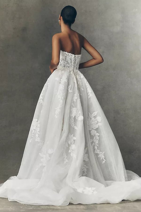 Discover your dream wedding dress without breaking the bank with these affordable dresses! From elegant ball gowns to chic sheath dresses, we have a variety of styles to suit every bride's taste. Whether planning a beach wedding or a traditional ceremony, our affordable wedding dresses are designed to make you look and feel beautiful on your special day. Find the perfect dress that fits your style and budget today!