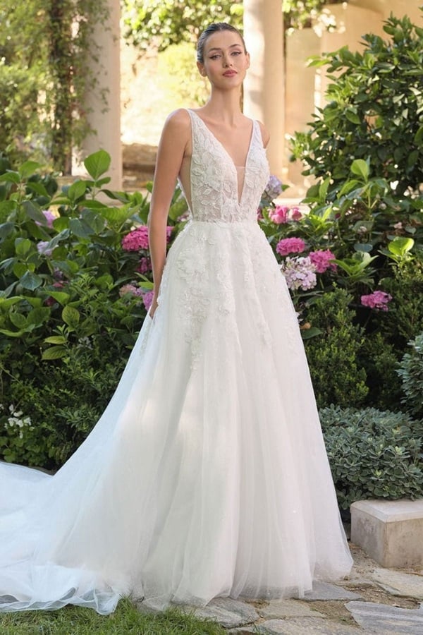 Discover your dream wedding dress without breaking the bank with these affordable dresses! From elegant ball gowns to chic sheath dresses, we have a variety of styles to suit every bride's taste. Whether planning a beach wedding or a traditional ceremony, our affordable wedding dresses are designed to make you look and feel beautiful on your special day. Find the perfect dress that fits your style and budget today!