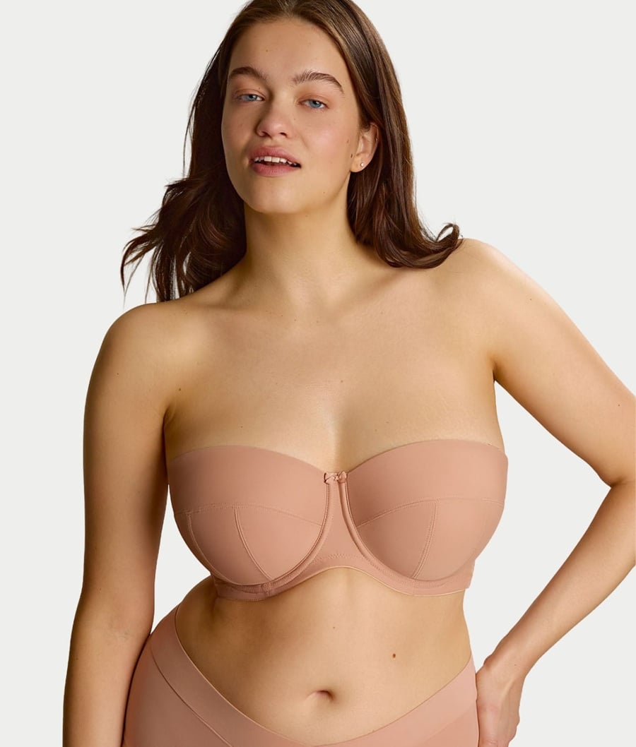 When it comes to your special day, the proper undergarments can make all the difference. Check out this collection of wedding bras for big boobs. You will find a range of styles to suit any bride's needs. From delicate lace to smooth satin, our bras provide comfort and support, ensuring you feel confident and beautiful as you walk down the aisle. Browse this selection for the perfect bra to complete your wedding day look.
