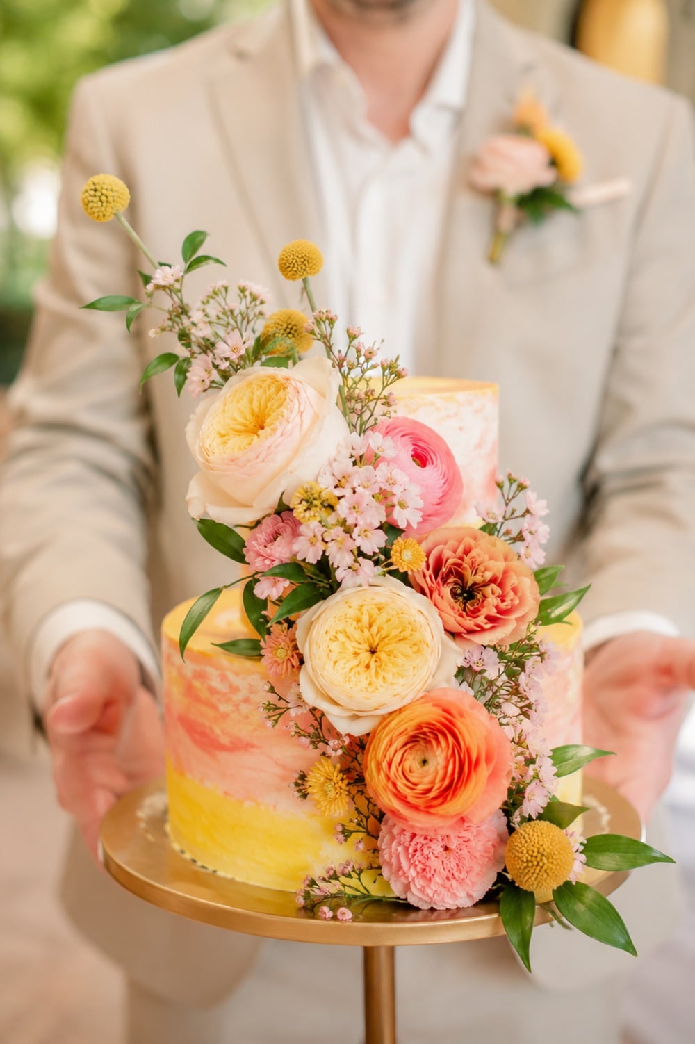 Planning a warm-weather celebration? Explore the most beautiful summer wedding cakes featuring fresh florals, citrus accents, tropical details, buttercream textures, pastel colours, and elegant seasonal designs. From rustic wedding cakes and garden wedding cakes to beach wedding cakes and modern luxury styles, these stunning cake ideas are perfect for a summer wedding reception. Get inspired by the latest wedding cake trends, bridal inspiration, wedding dessert ideas, and outdoor wedding decor. Save your favorite summer wedding cake inspiration for your wedding planning board today! #SummerWedding #WeddingCake #WeddingInspiration #WeddingPlanning #BridalIdeas #SummerWeddingCake #WeddingDesserts