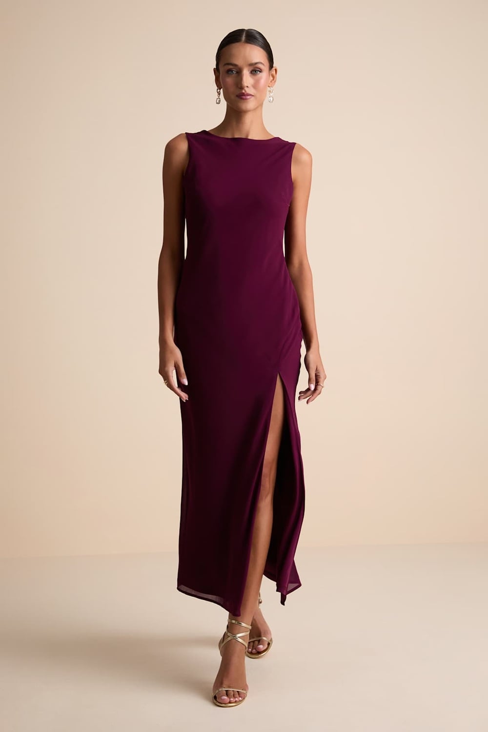 Discover the elegance of plum bridesmaid dresses, perfect for adding a touch of sophistication to any wedding! This rich, jewel-toned hue flatters every skin tone and complements a variety of wedding themes, from rustic to glamorous. With options available in satin, chiffon, and lace, your bridesmaids will look stunning and feel comfortable on your special day. Click here for more Plum bridesmaid dresses, wedding attire, bridal party, elegant gowns, and fall wedding colours. Explore more styles and find the perfect match for your wedding vision. Save this pin for inspiration!