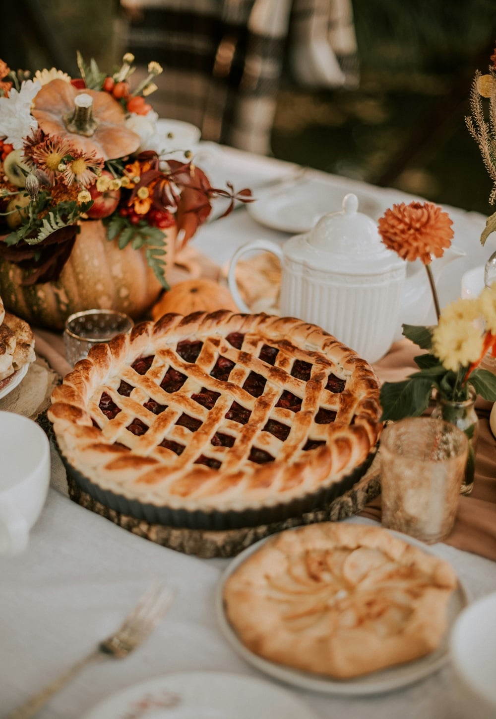 Fall in love bridal shower dessert ideas for a sweet, romantic autumn celebration. Find fall bridal shower desserts, fall in love bridal shower theme, bridal shower dessert table ideas, autumn party treats, pumpkin spice cupcakes, apple desserts, mini pies, caramel apples, fall wedding shower treats, rustic dessert tables, bridal shower cookies, cinnamon rolls, seasonal sweets and cozy fall party food ideas. Perfect for a fall bridal shower, engagement party or autumn celebration with beautiful dessert displays, warm seasonal colors and delicious treats.